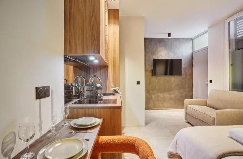 Vincennes Apartment | Suite Premium facing the Chateau de Vincennes