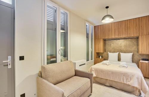 Vincennes Apartment | Suite Premium facing the Chateau de Vincennes