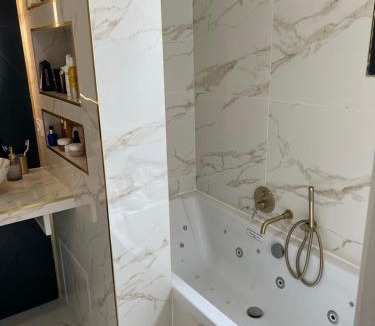 Pignan Bed & Breakfast | Suite privée accès piscine