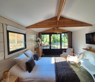 Banne Ski Chalet | Suite privée indépendante en bois- Sud Ardèche