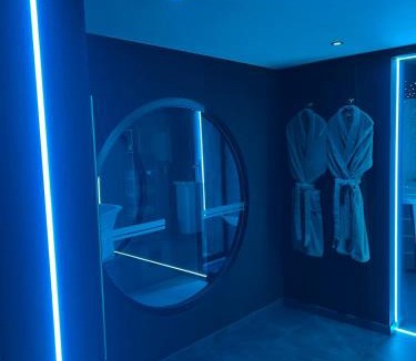 Bonneville Apartment | Suite Privée Romantique - Jacuzzi & Hammam