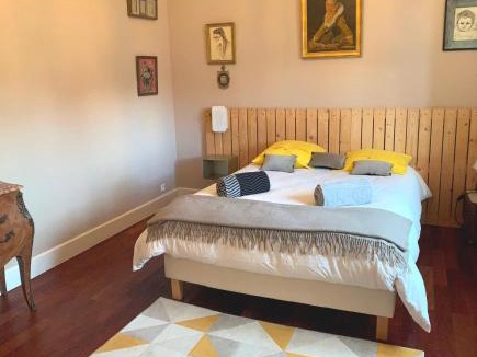 Ambares-et-Lagrave Bed & Breakfast | Suite privative Abella - Aile de maison bourgeoise