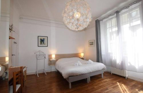 Dinan - Saint-Malo Apartment | Suite Résonance - 4 personnes - Hyper Centre Rennes - Second Lodge