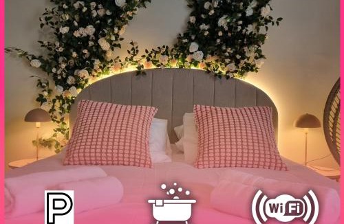 Noyal-sur-Vilaine Apartment | Suite Romantique Florale Balnéo Rennes parking