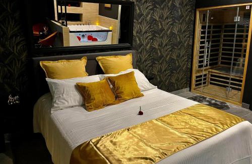 Saint-Genest-Lerpt Apartment | Suite romantique avec ambiance cocooning