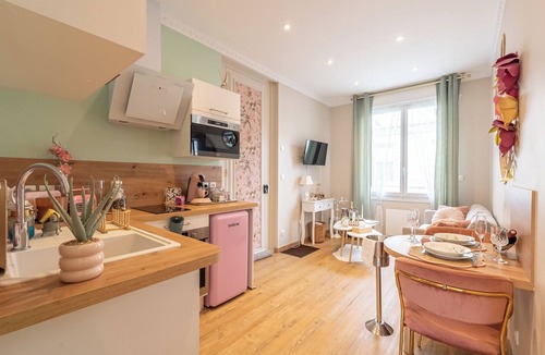 Calais Apartment | Suite Romantique à 5 mn de la Plage " la Bulle Romantique "