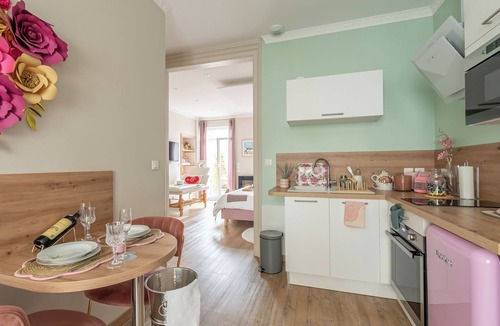 Calais Apartment | Suite Romantique à 5 mn de la Plage " la Bulle Romantique "