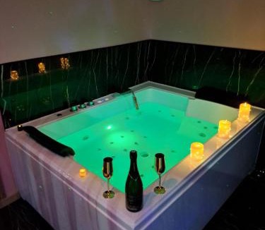 Grumesnil House | Suite romantique avec jaccuzi privé - La suite d'Élise