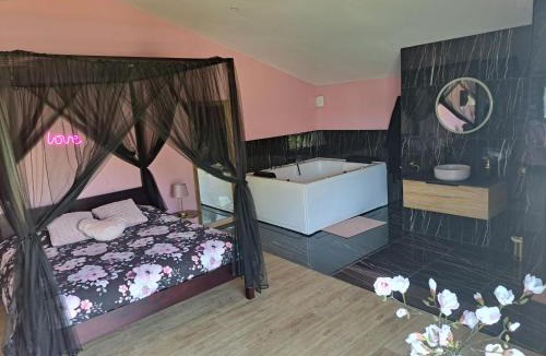 Grumesnil House | Suite romantique avec jaccuzi privé - La suite d'Élise