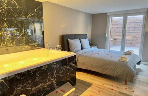 Cuincy Apartment | Suite Romantique - Balneo Privé - Parking