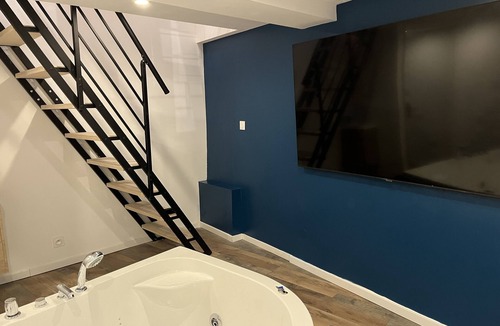 La Farlede Apartment | Suite Romantique Lovenid 83