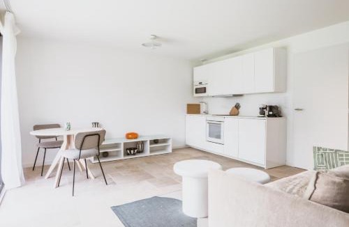 Le Bernard Apartment | Suite romantique proche mer climatisée avec balnéo, video projecteur et piscine