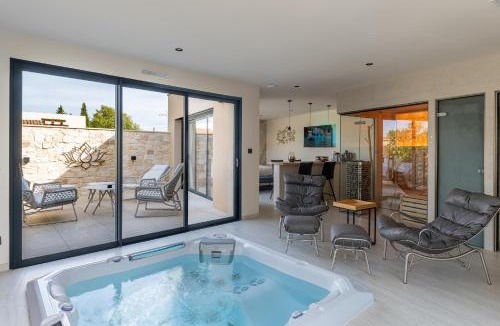 Volx Bed & Breakfast | Suite romantique Zen Energie