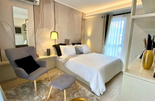 Pagedangan House | Suite Room by Echa at Alesha House