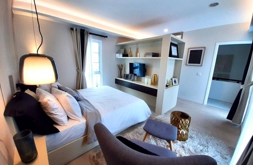 Pagedangan House | Suite Room by Echa at Alesha House