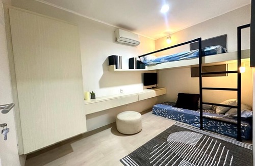 Pagedangan House | Suite Room by Echa at Alesha House