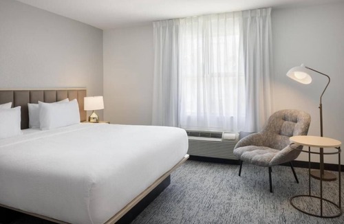 Westshore Hotel | Suite Room with Full Kitchen Close to Cypress Point Park & Raymond James Stadium