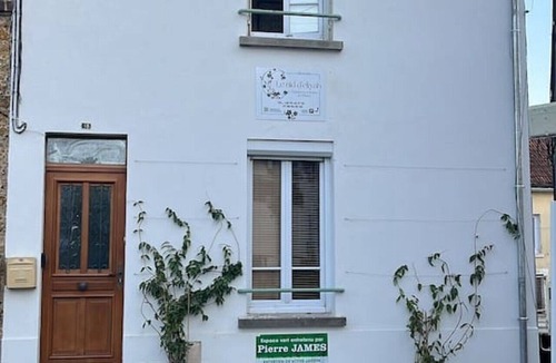 Nanteuil-les-Meaux Bed & Breakfast | Suite Savane with Jacuzzi 15min Disney