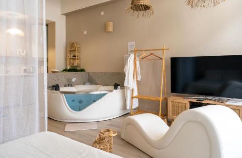 Nemours Apartment | Suite sensuelle balnéothérapie et fauteuil tantra