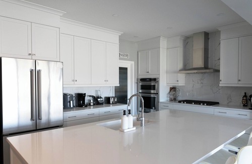 Cochrane House | Suite Stay in Cochrane