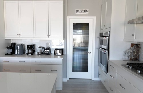 Cochrane House | Suite Stay in Cochrane