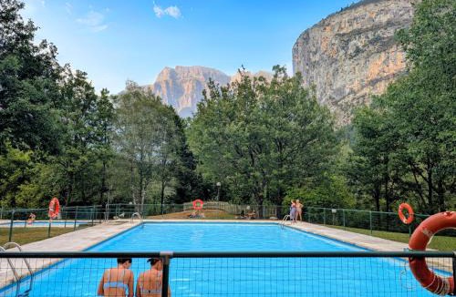 Torla-Ordesa Apartment | Suite Vistas Únicas a Ordesa y MontePerdido - Piscinas - Barbacoa