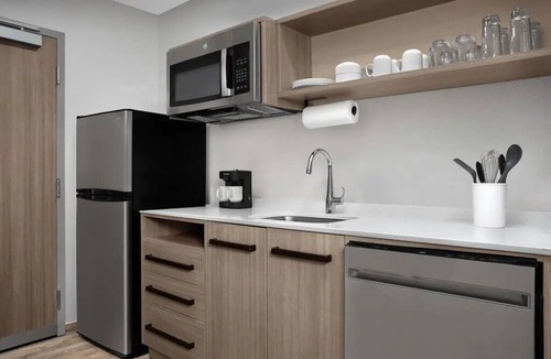 Weston Hotel | Suite w/Kitchenette & Pool | Free Breakfast | 3 mi to Fort Lauderdale Beach