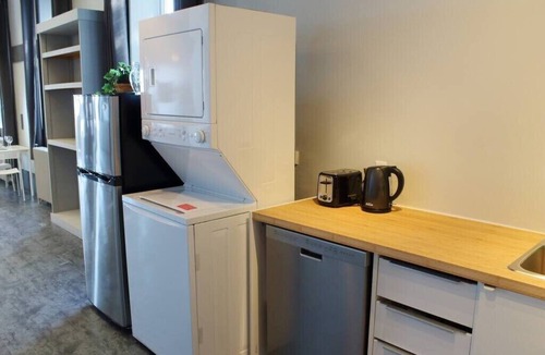 Bedford Apartment | Suite with AC, Industrial Styling