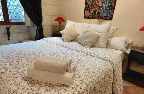 Amboise Bed & Breakfast | Suite with adjoining room facing clos Lucé