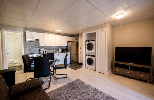 Rouyn-Noranda Apartment | Suite with closed bedroom and sofa bed near Plage Kiwanis (Le Centre-Ville)