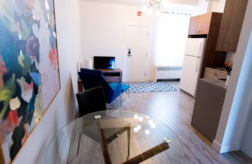 Rouyn-Noranda Apartment | Suite with closed bedroom on rue Gamble Ouest (Le Central)