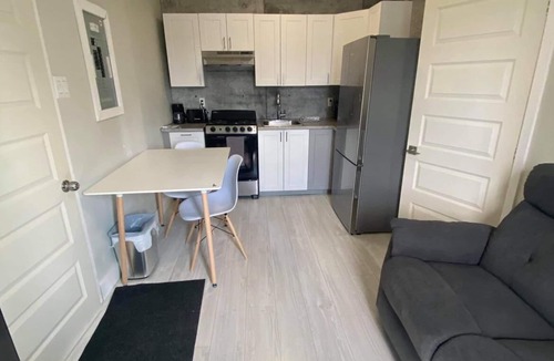 Rouyn-Noranda Apartment | Suite with closed bedroom (Le Convivial)