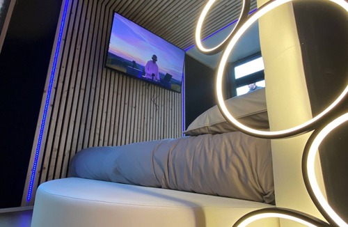 Steenvoorde House | Suite with jacuzzi and sauna