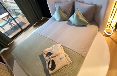 Steenvoorde House | Suite with jacuzzi and sauna