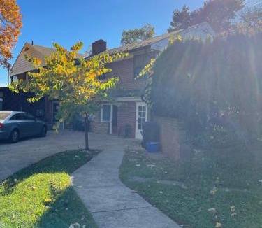Silver Spring House | Suite with King Size Bed