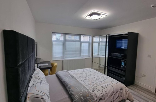 London Colney House | Suite with kitchenette 2