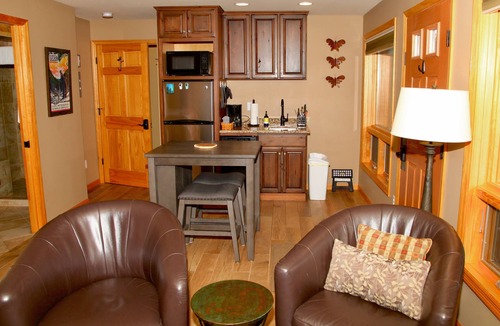 Lutsen House | Suite with lake views next to golf course, hiking and winery! Pet friendly.