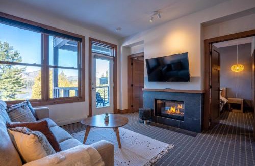 Lac Superieur Village House | Suite with mountains view & Resort access