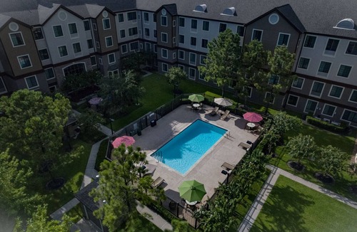 Energy Corridor Apartment | Suite with Pool Access, Free Shuttle, Buffet Breakfast + 24h Business Center