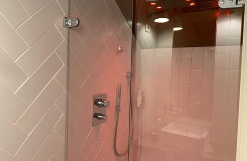 Lille Centre Ville Bed & Breakfast | Suite with Private Spa 2