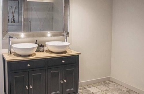 Clitheroe House | Suite with roll top bath