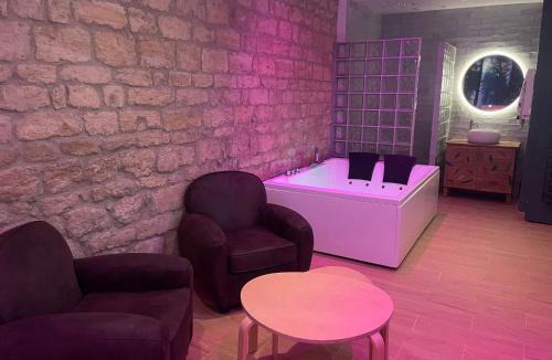 Montataire Apartment | Suite Yao avec jacuzzi Montataire YaoSpa60
