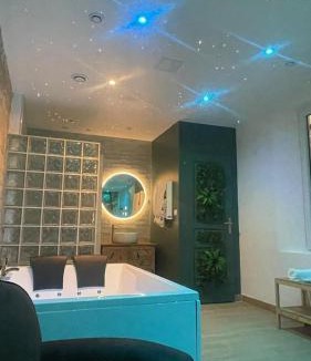 Montataire Apartment | Suite Yao avec jacuzzi Montataire YaoSpa60