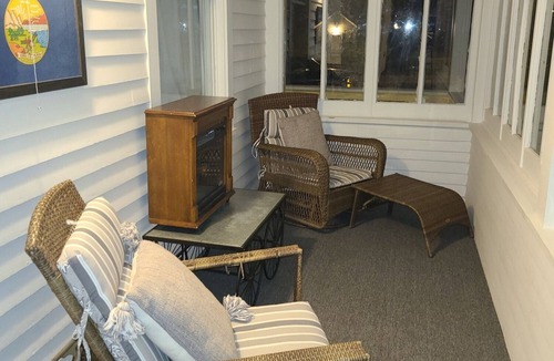 Helena House | Suites 35 +Up - Victorian Queen