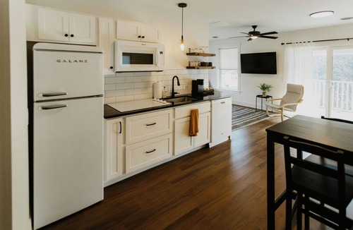 Dalton Apartment | Suites on Main - Unit 3