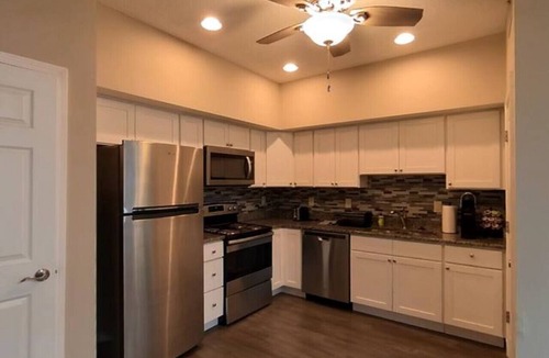 Oread Apartment | Suites on Mass - 911 Massachusetts suite C2