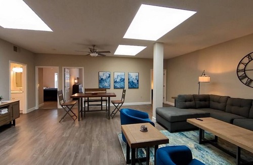 Oread Apartment | Suites on Mass - 911 Massachusetts suite C2