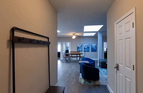 Oread Apartment | Suites on Mass - 911 Massachusetts suite C2