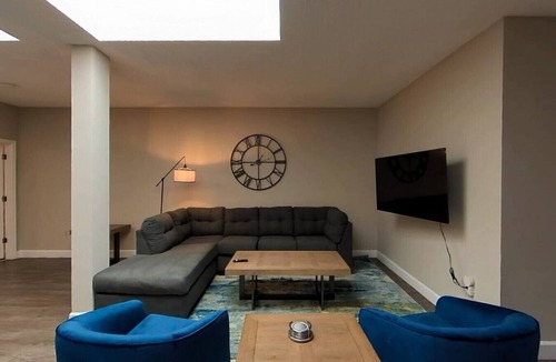 Oread Apartment | Suites on Mass - 911 Massachusetts suite C2