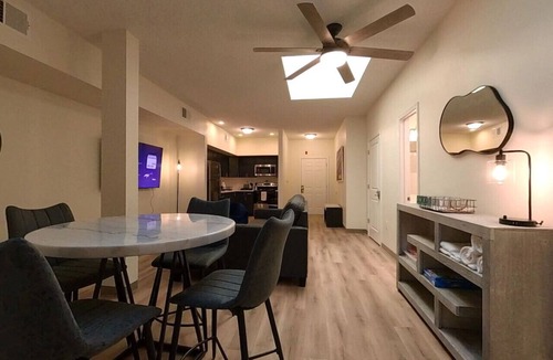 Oread Apartment | Suites On Mass - C3